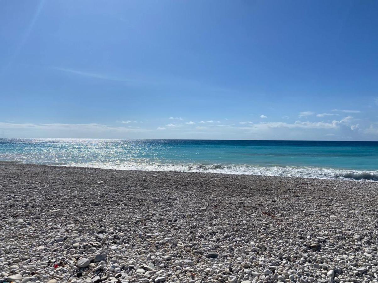 Beachfront Apartment, Quiet 4 Beds, 1 Bath, Ac, Wi-Fi, Hot Water, In Paraiso Near Los Patos Bagian luar foto