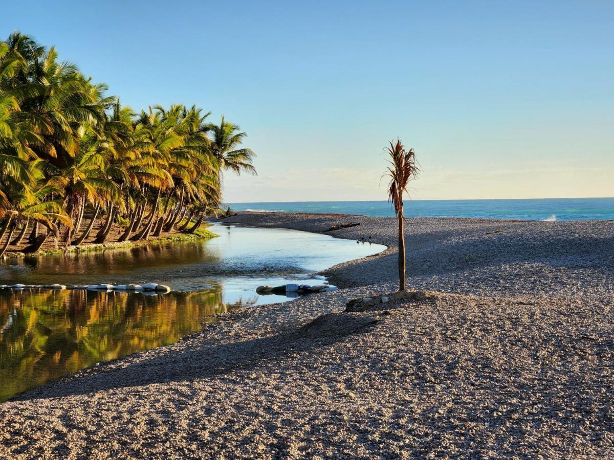 Beachfront Apartment, Quiet 4 Beds, 1 Bath, Ac, Wi-Fi, Hot Water, In Paraiso Near Los Patos Bagian luar foto