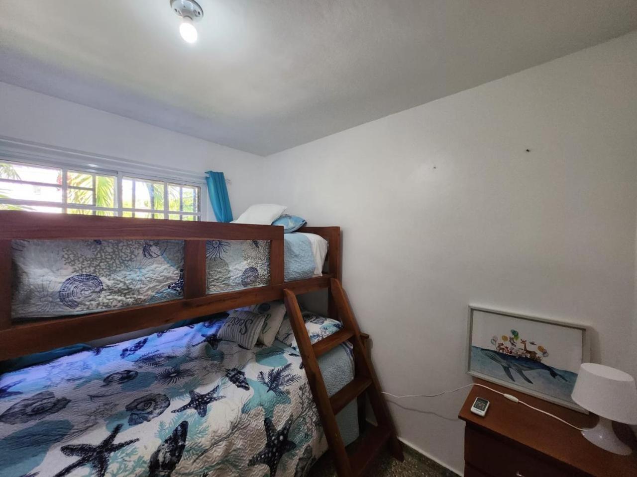 Beachfront Apartment, Quiet 4 Beds, 1 Bath, Ac, Wi-Fi, Hot Water, In Paraiso Near Los Patos Bagian luar foto